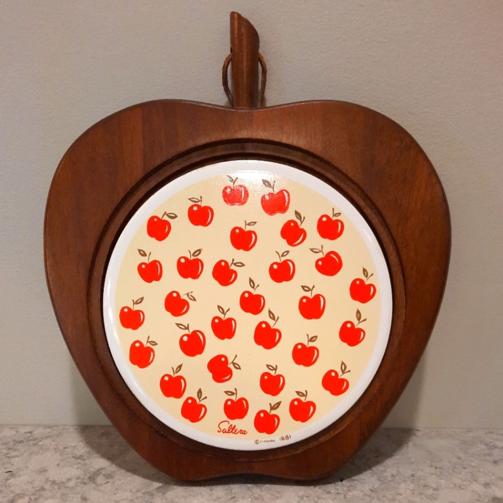 Vintage HiMark Saltera Apple Wood & Ceramic Trivet ▪︎ 1981